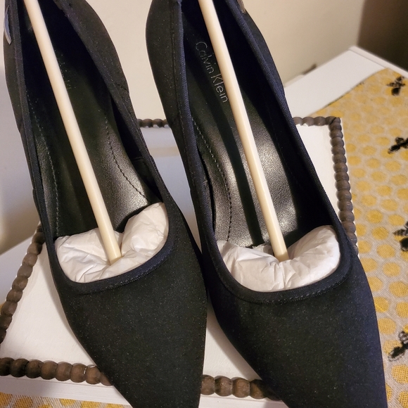 Calvin klein black heels. - Picture 3 of 12